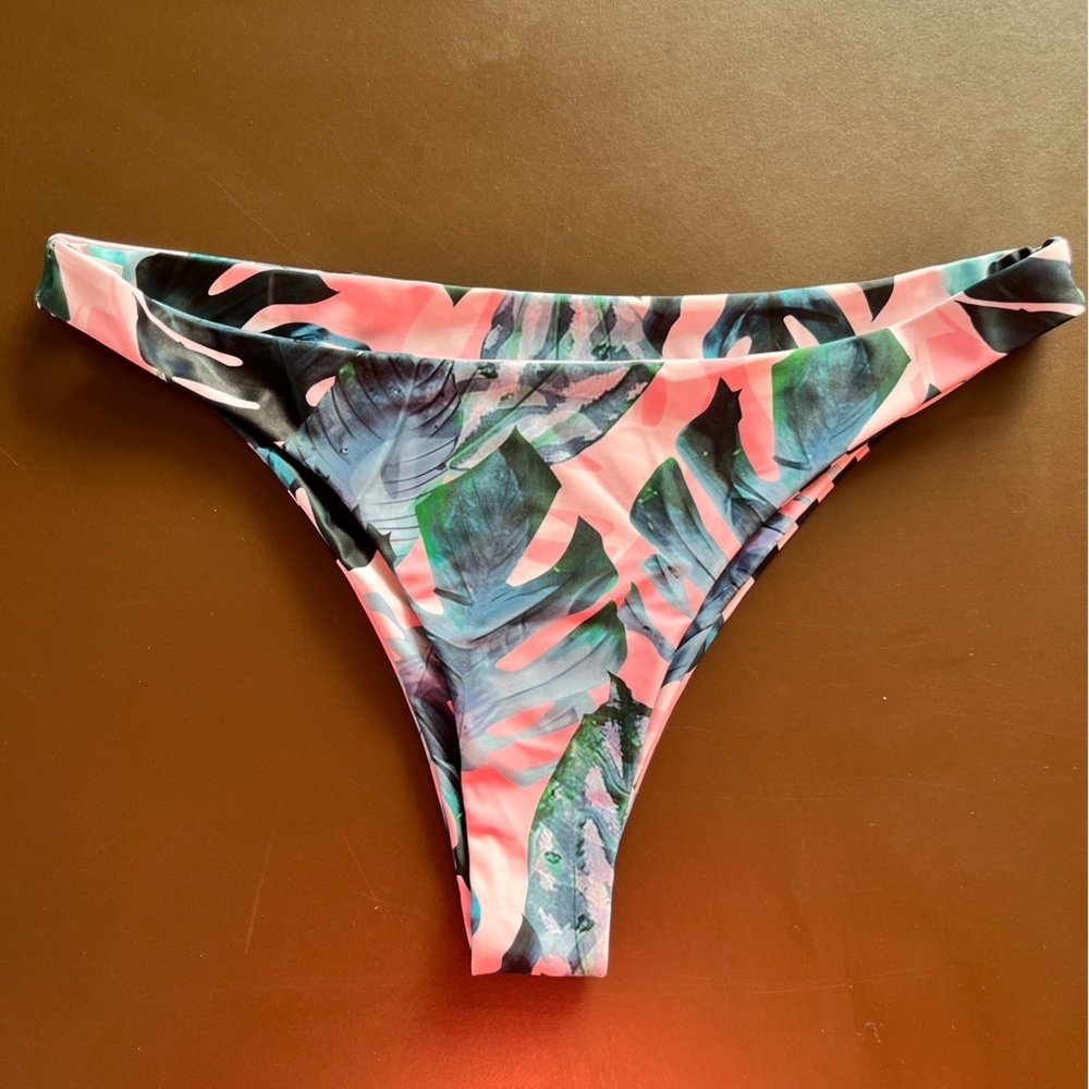 Brand new bikini bottoms